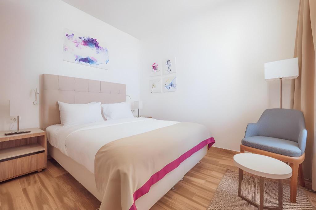 Premium, Suite, Queen Bed, Sofa