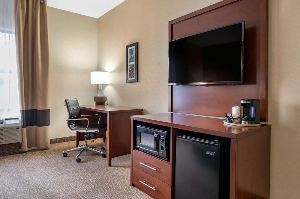 Comfort Inn Louisville Southwest 33/34