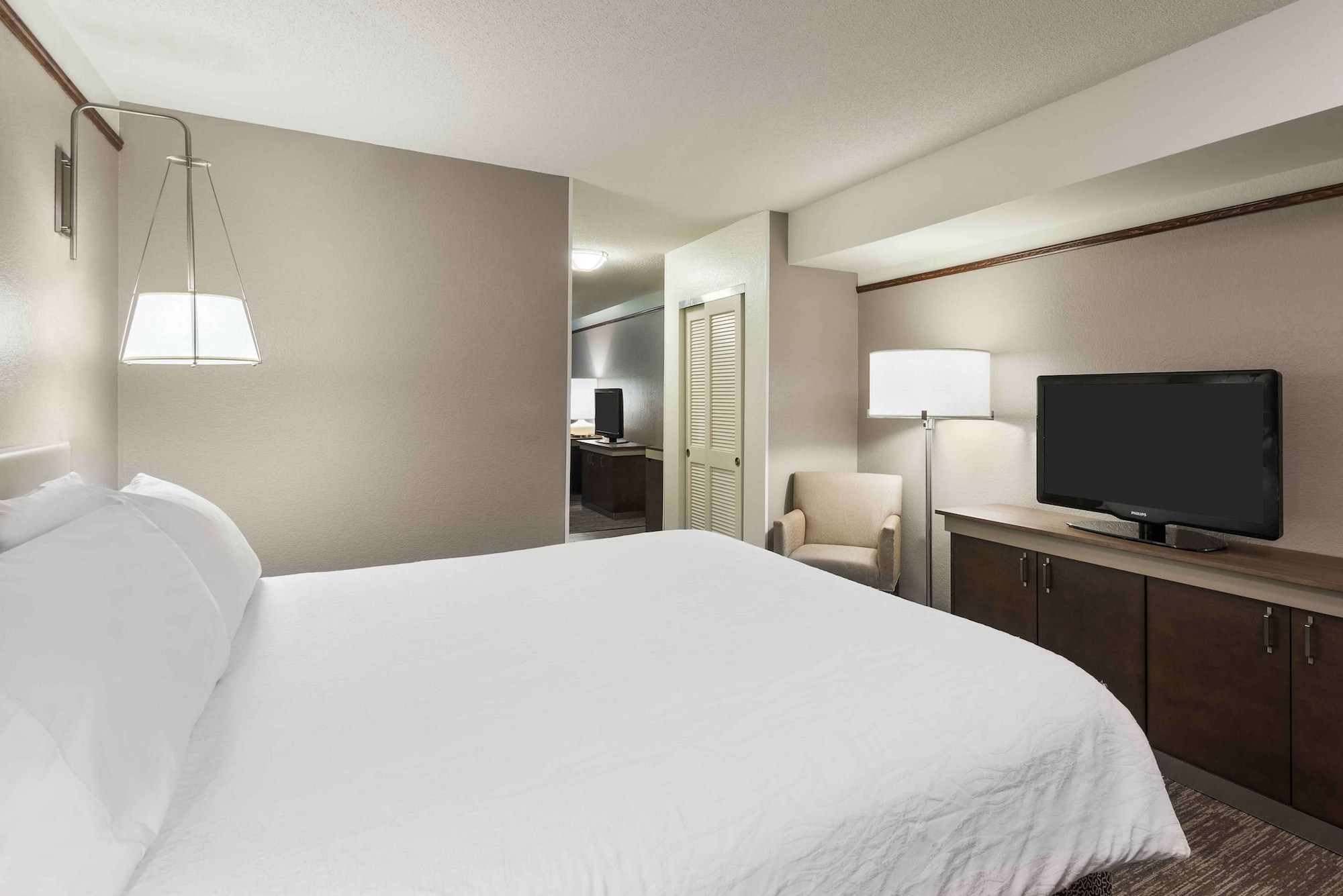 JUNIOR SUITE, KING BED, SOFA