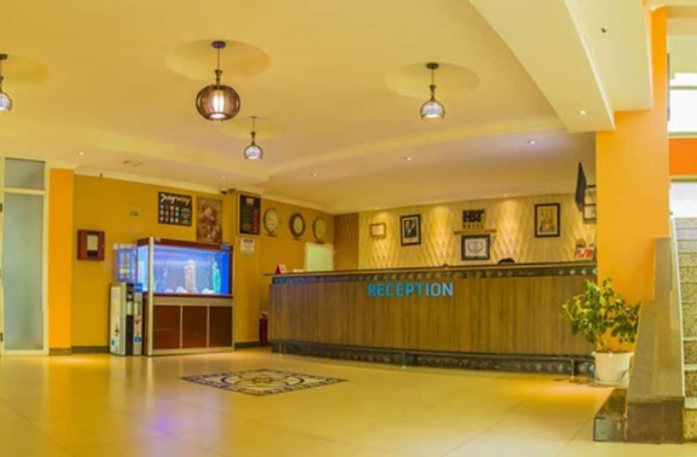 HBT Russel Hotel 6/50