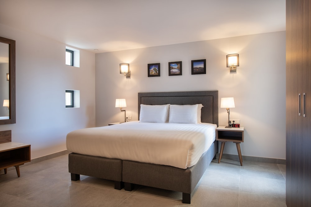 3 BEDROOMS, PREMIUM, APARTMENT, BEACH FRONT, OCEAN VIEW