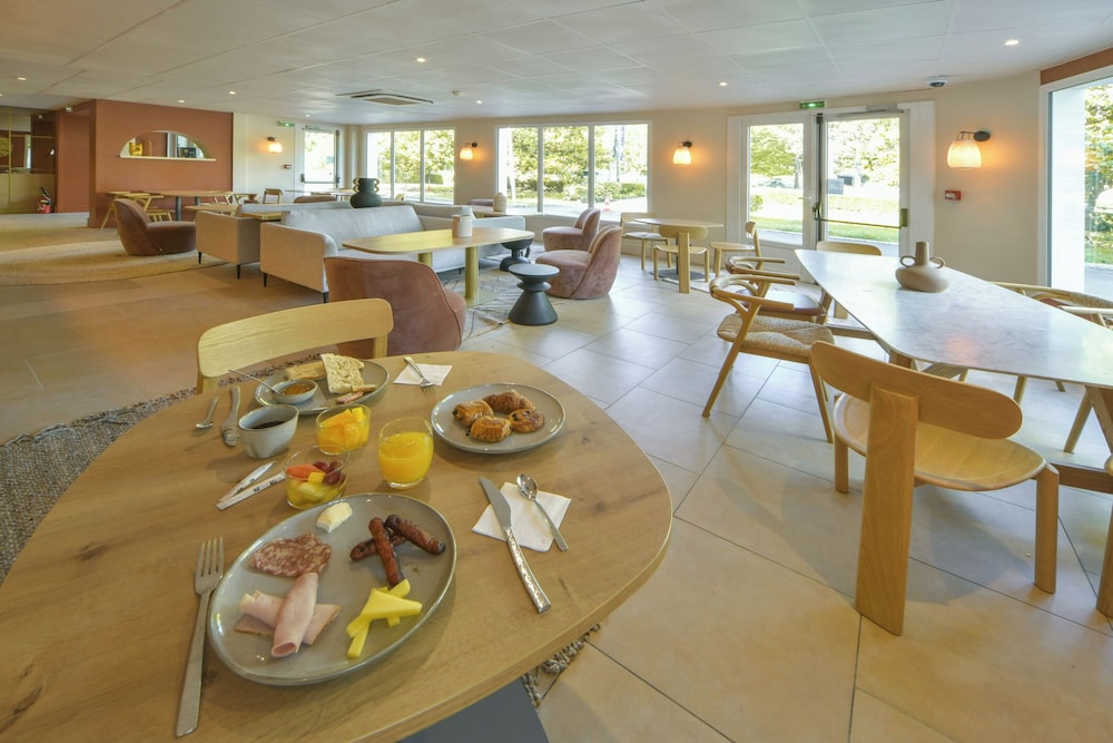 Brit Hotel Bourges L Olympia 43/54