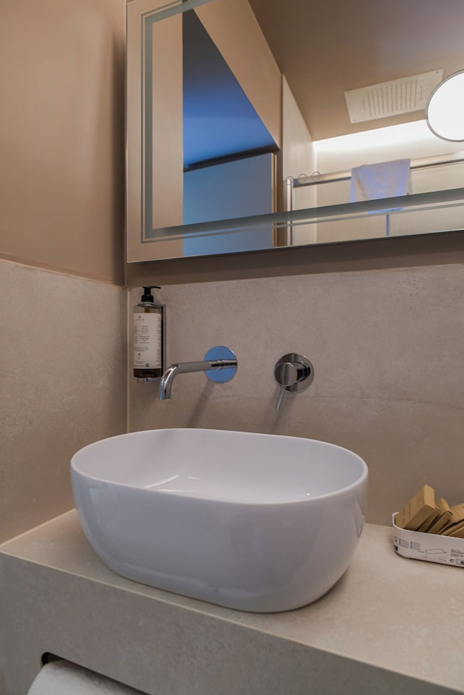 163 Boutique Hotel 39/50