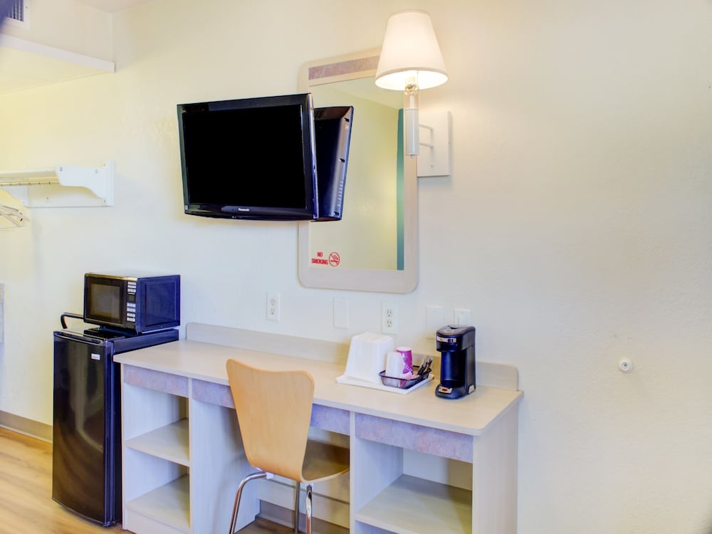 Travelodge by Wyndham Miles City 44/60