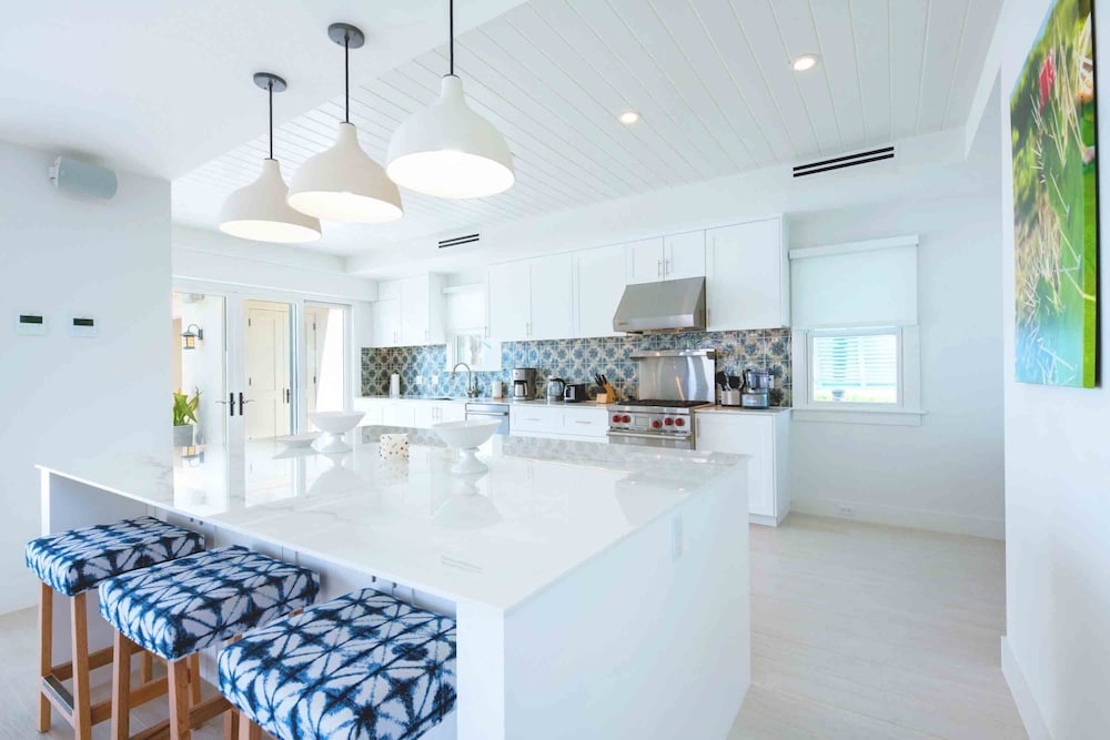 Ambergris Cay 8/48