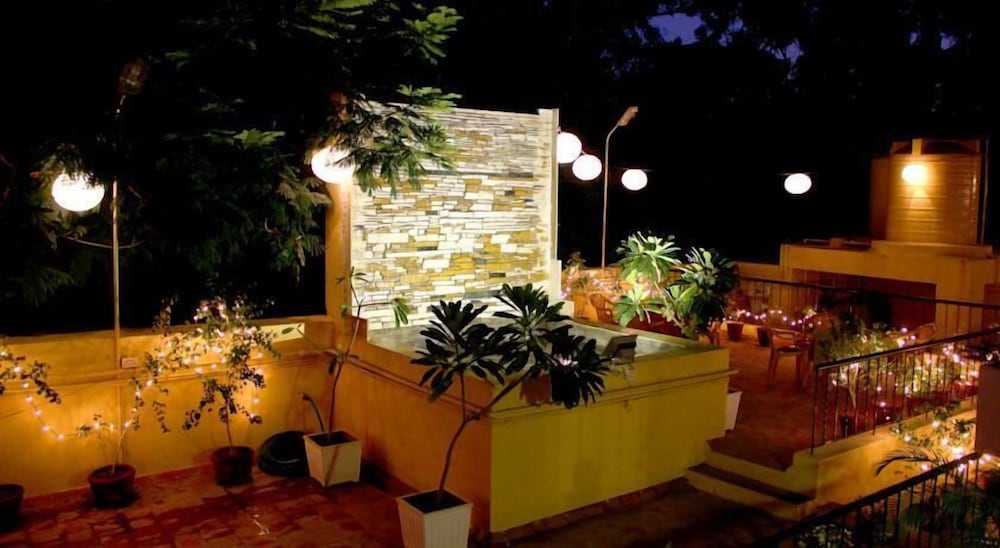 Hanu Reddy Residences Poes Garden 39/57