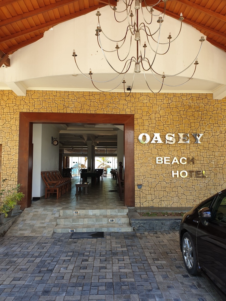 Oasey Beach Hotel 10/69