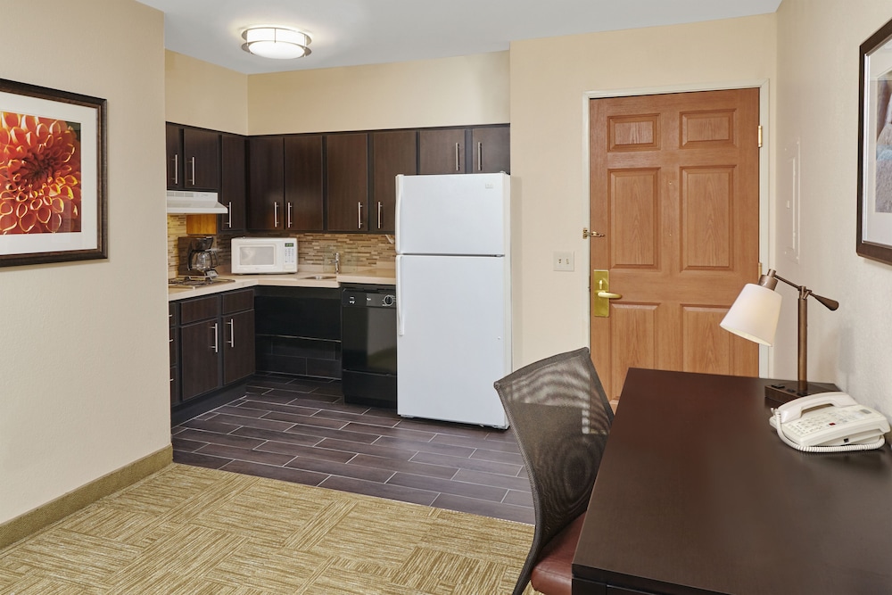Staybridge Suites Chicago Glenview 17/58
