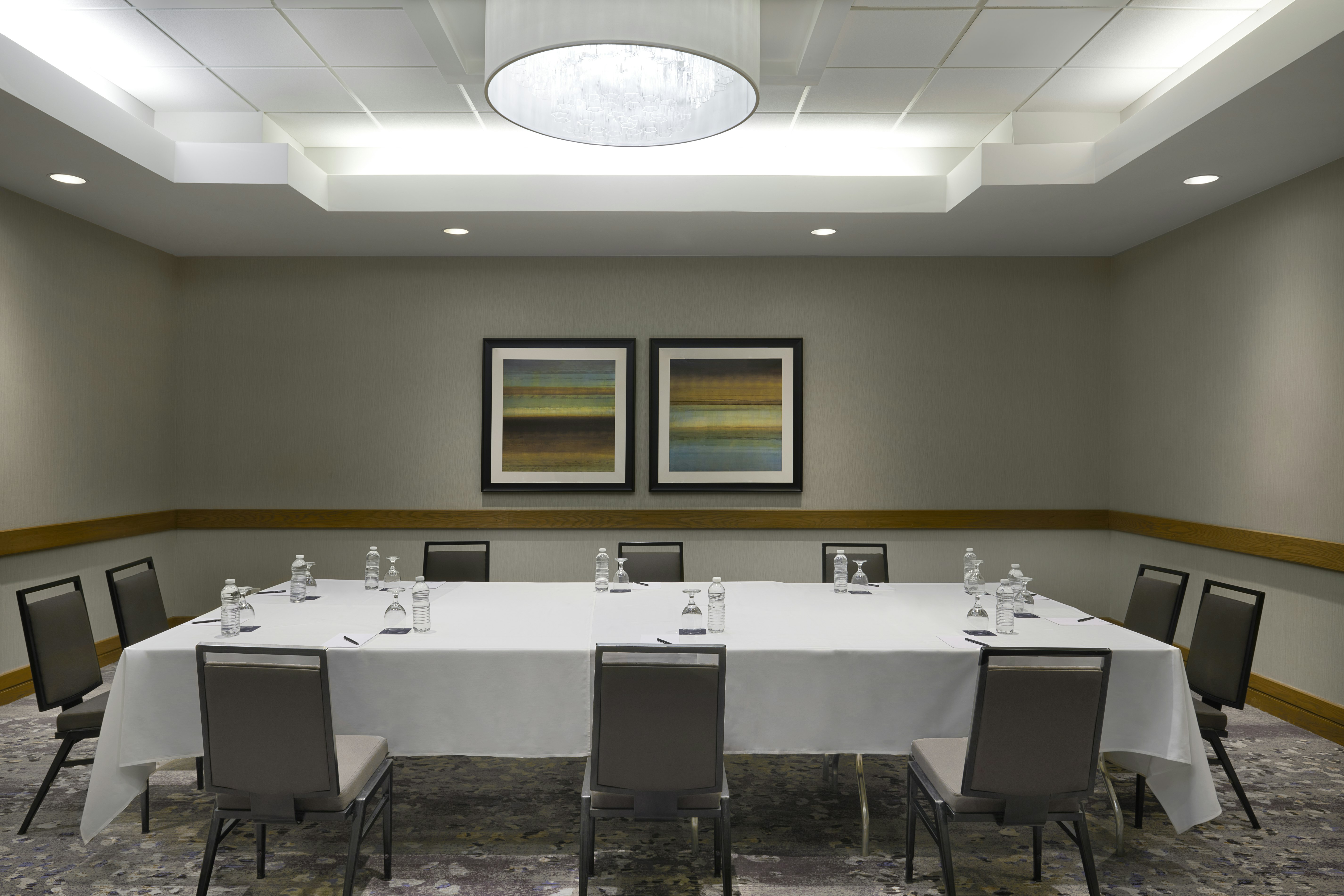 Hilton Toronto Airport Hotel & Suites 72/79