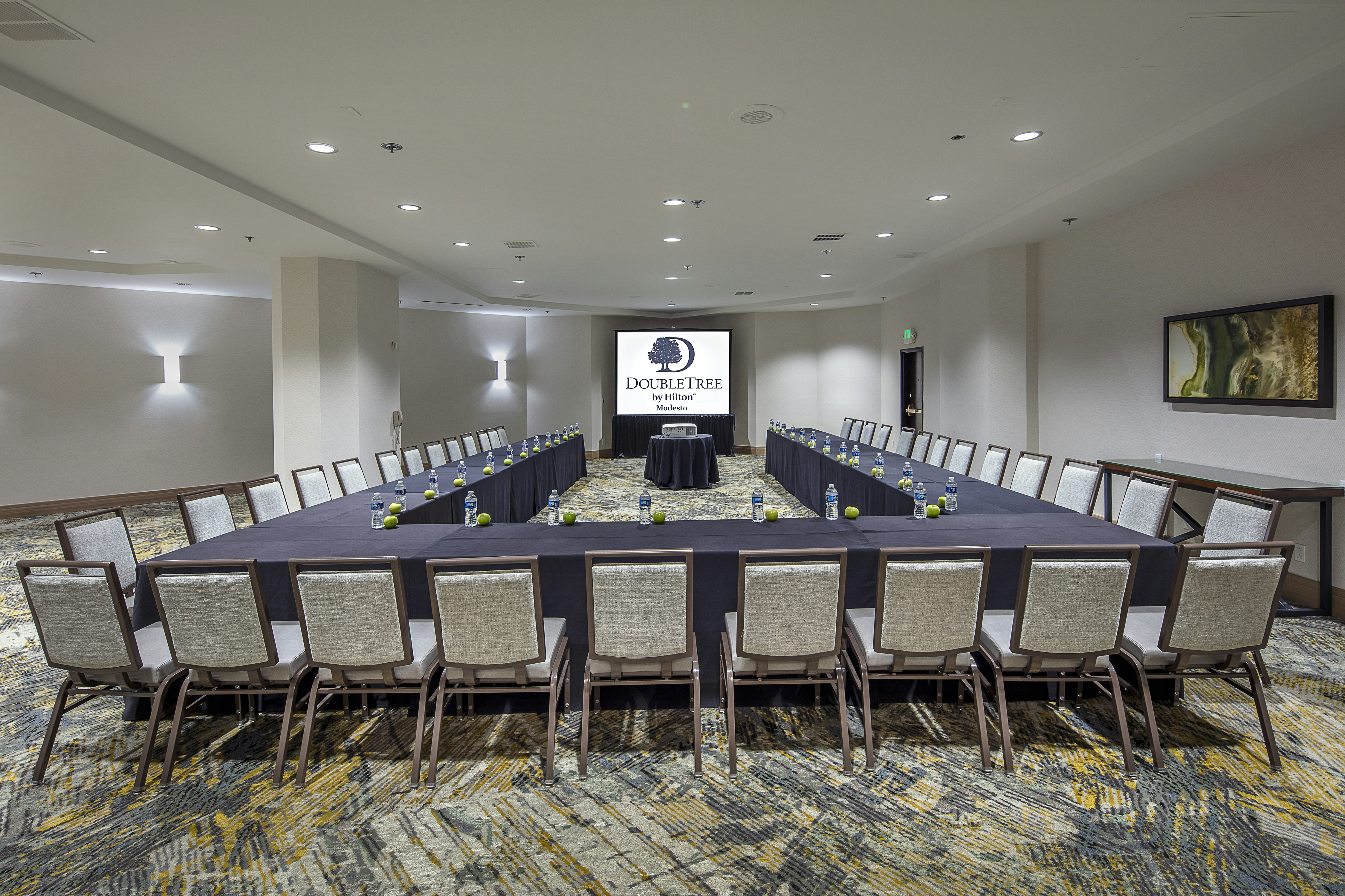 DoubleTree by Hilton Hotel Modesto 49/56