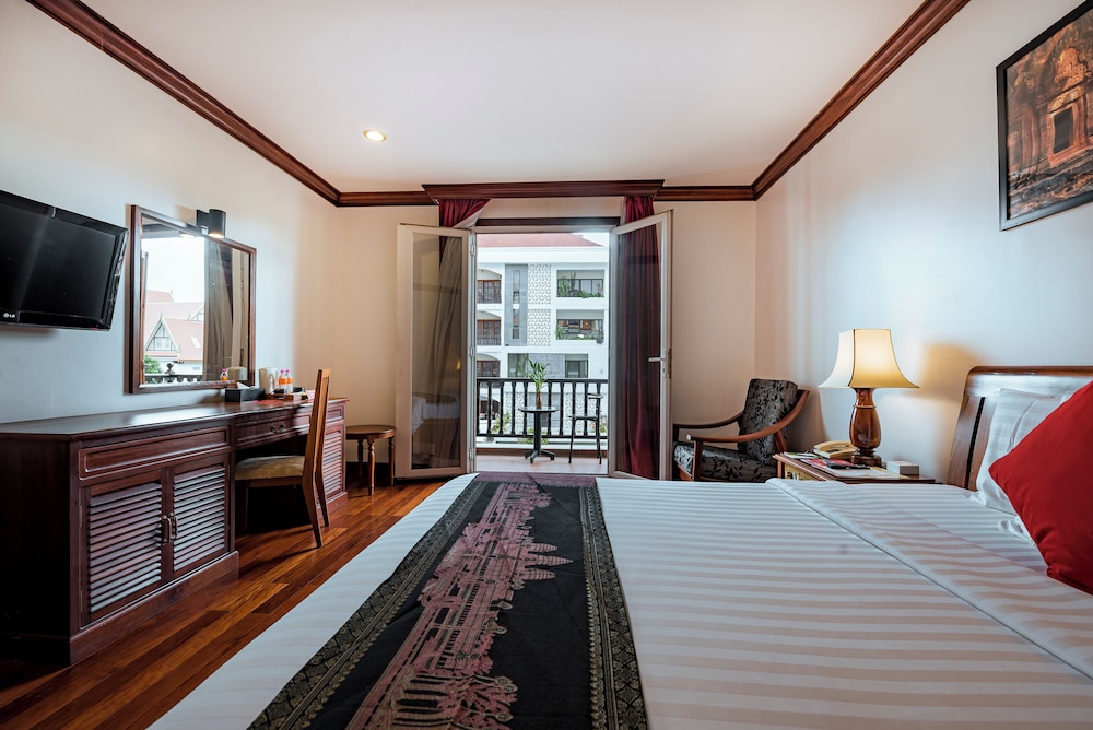 Royal Crown Hotel & Spa 30/70