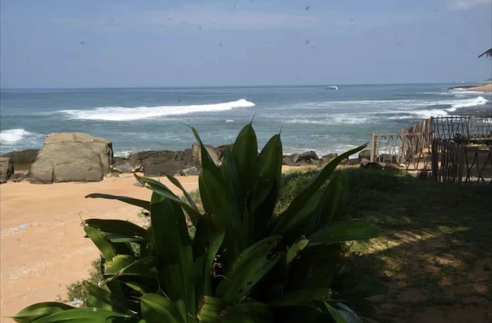 Ashens Beach House 24/50