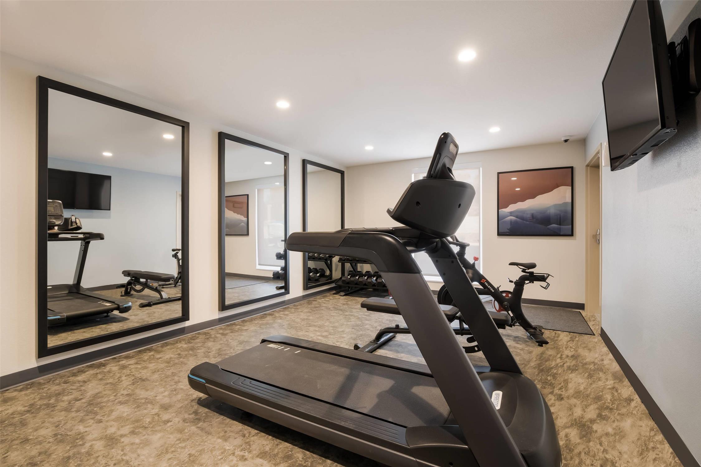 Everhome Suites Corona 5/9