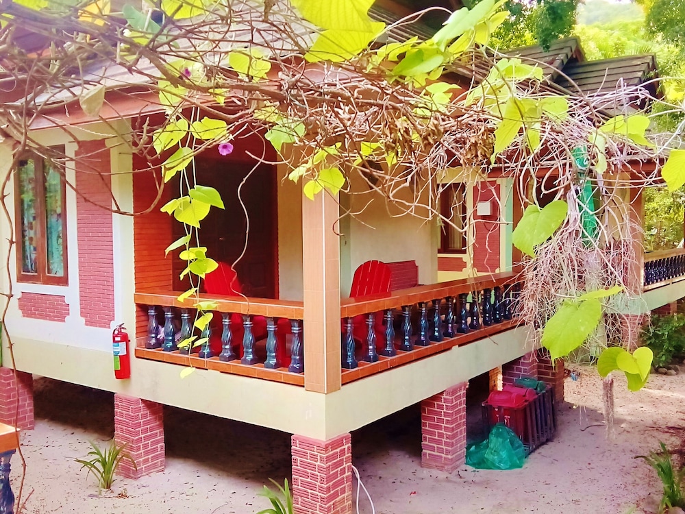 Seaboard Bungalows 8/72