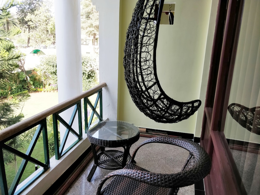 Hotel Mount Regency 58/67