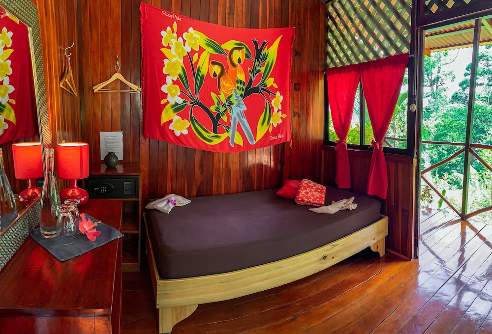 Hotel Las Caletas Lodge 8/50