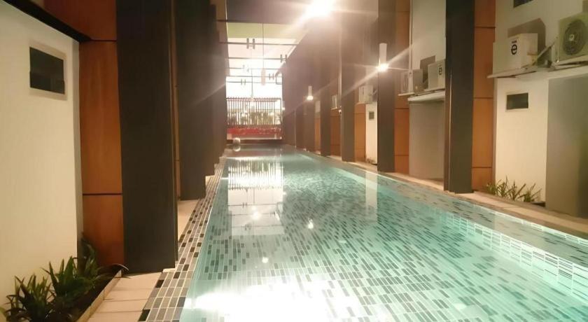 Z2 Boutique Hotel 53/56