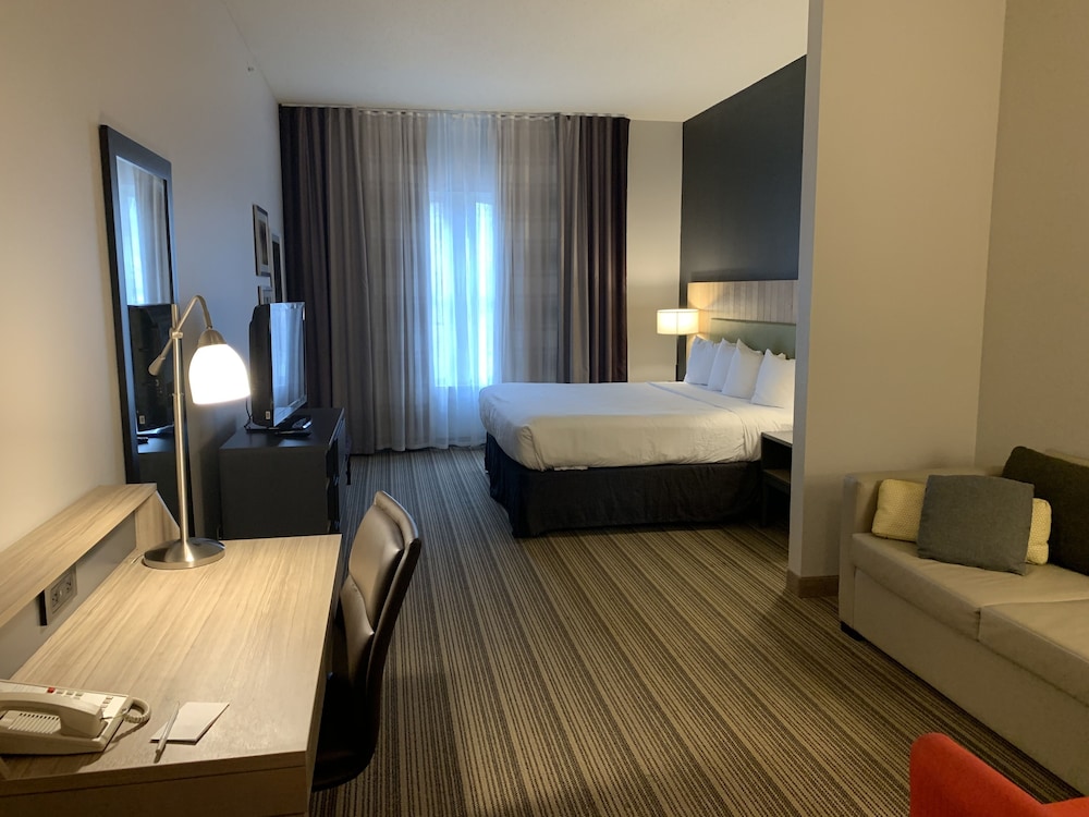 Country Inn & Suites by Radisson, St. Charles Historic District 7/31