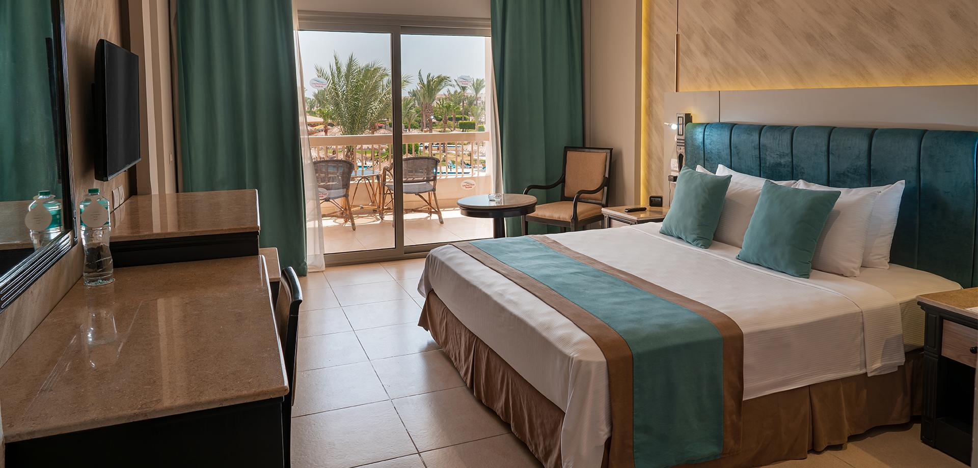 Deluxe, King Bed, Pool or Sea View