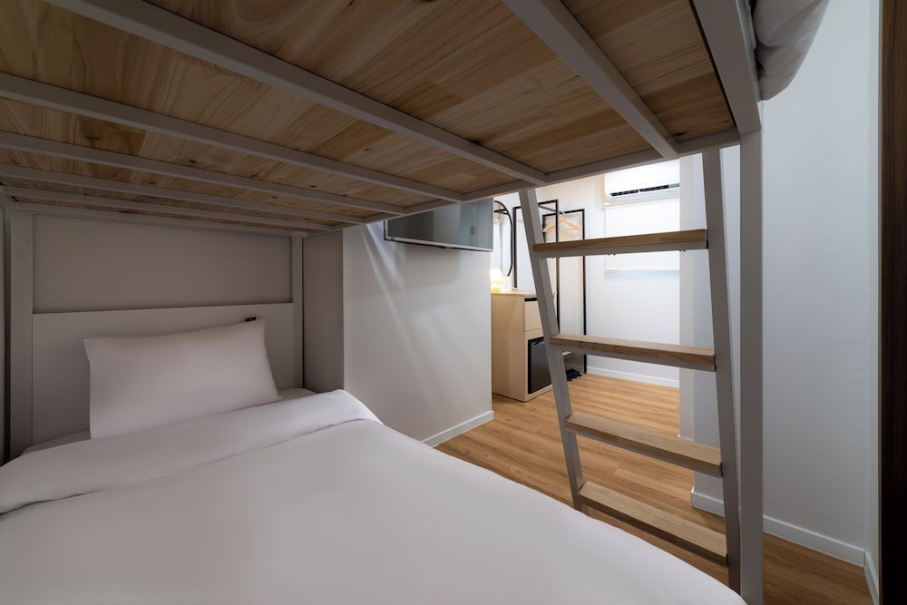 ROOM, TWIN BEDS, BUNK BED