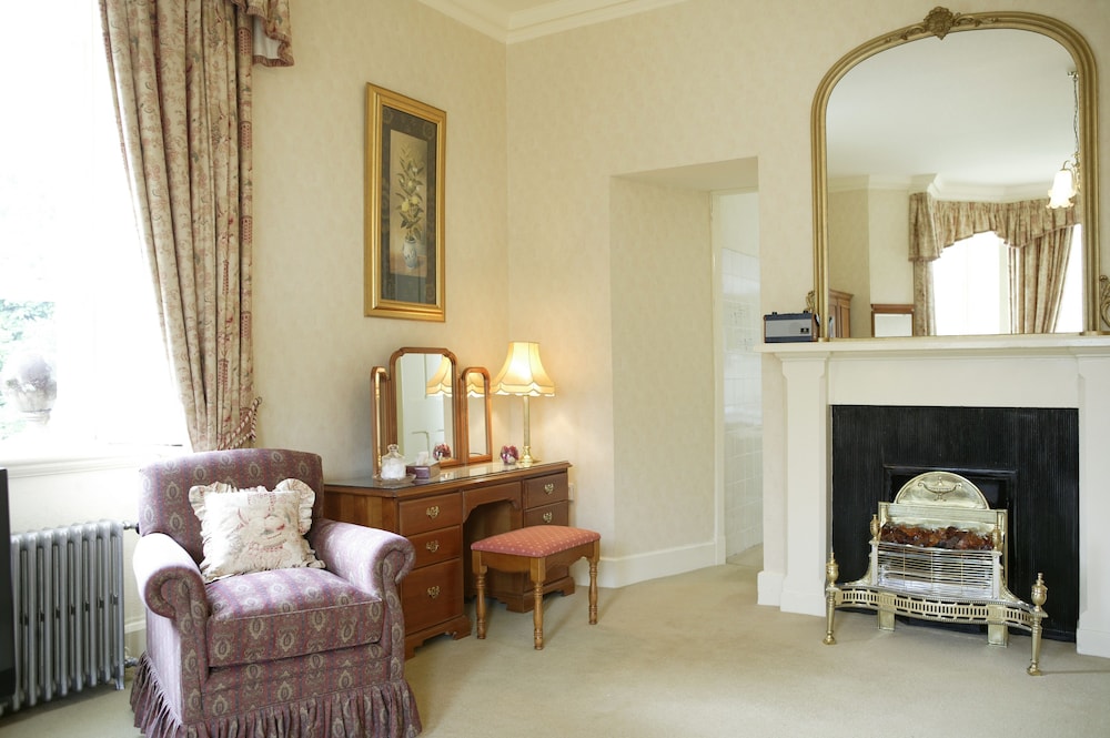 Glengarry Castle Hotel 35/42