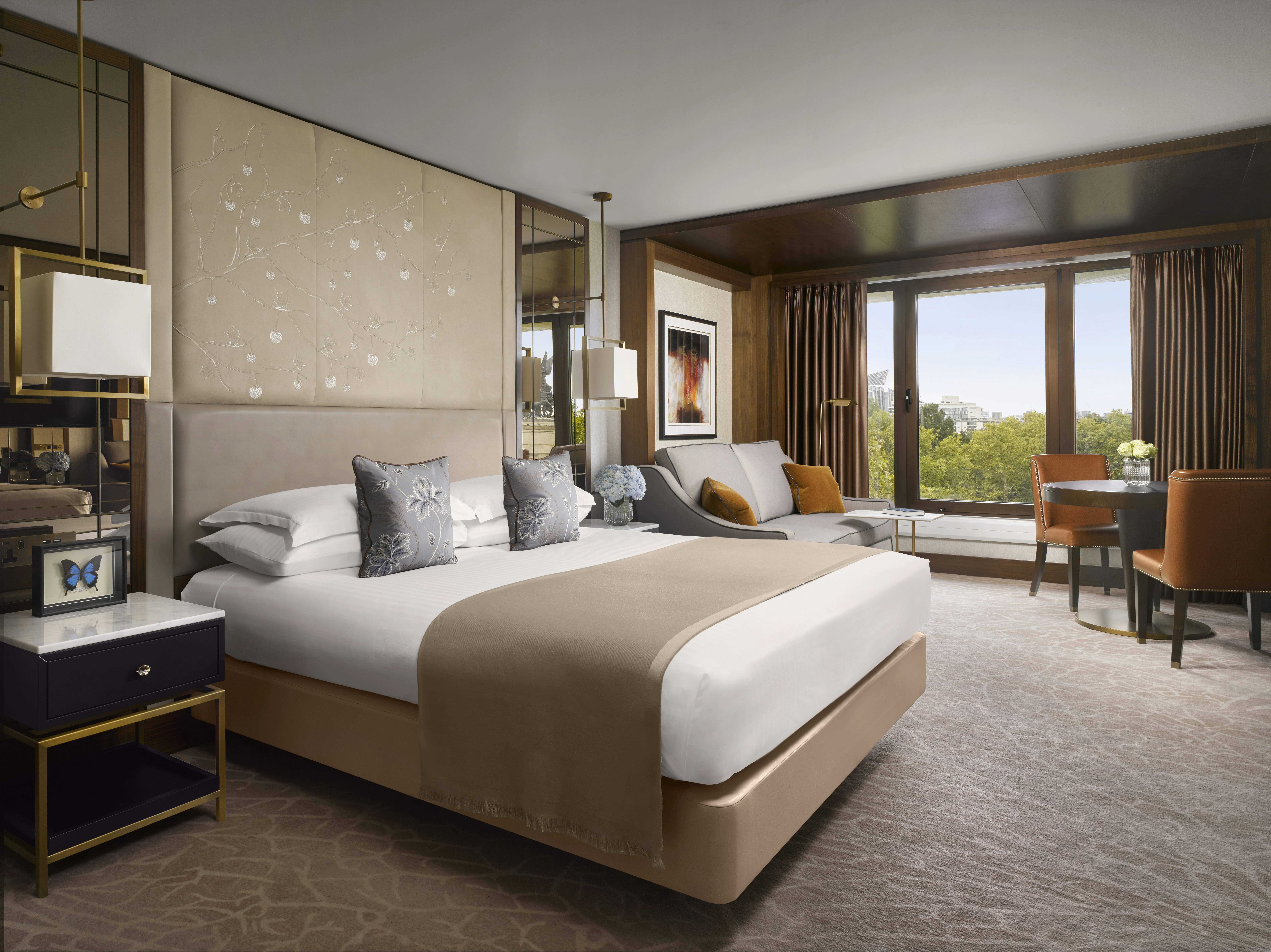 Junior Suite, King Bed, Mayfair Floor