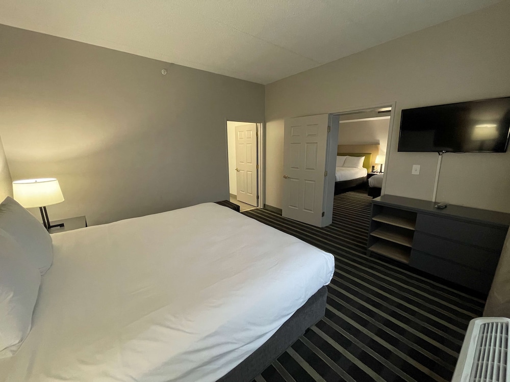 Parkview Inn & Suites, Lancaster Amish Country, PA 3/26