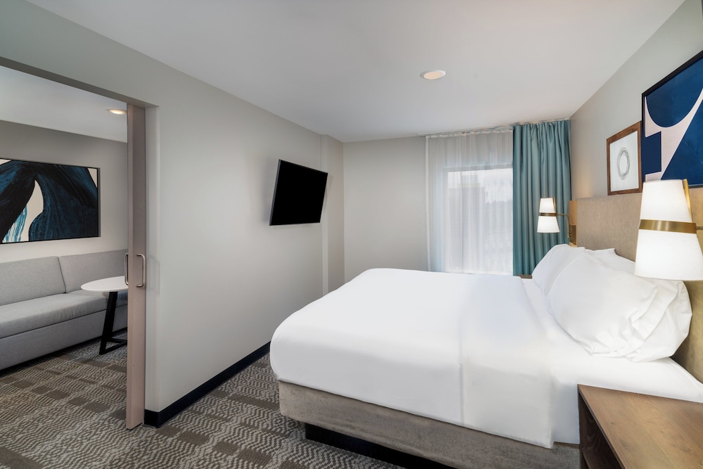 Staybridge Suites Louisville - Expo Center 10/31