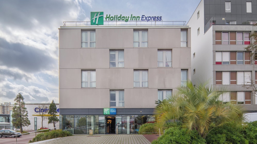 HOLIDAY INN EXPRESS SAINT NAZAIRE 2/76