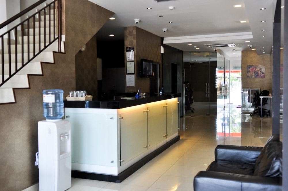 Signature Hotel 9/39