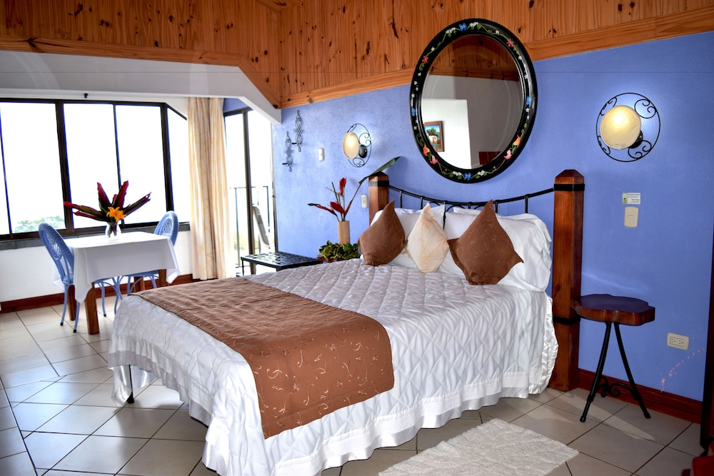 STUDIO, SUITE, 2 DOUBLE BEDS