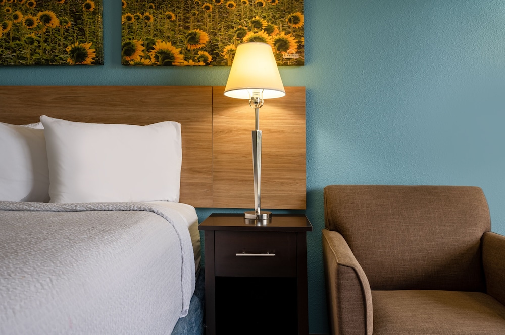 Days Inn By Wyndham Livonia - Detroit 42/59