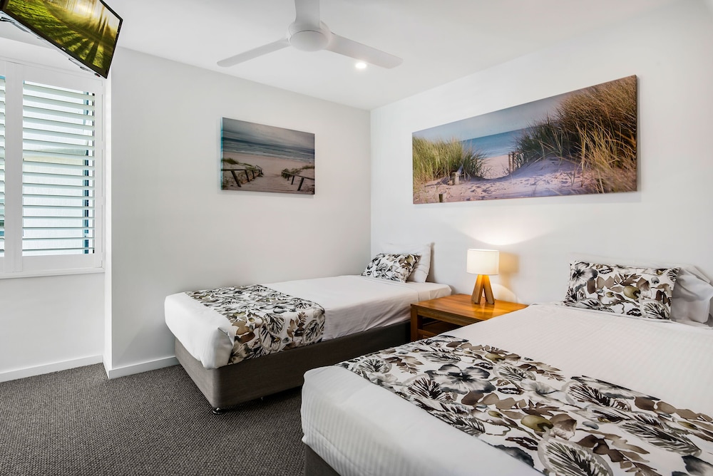 PENINSULAR BEACHFRONT RESORT 16/69