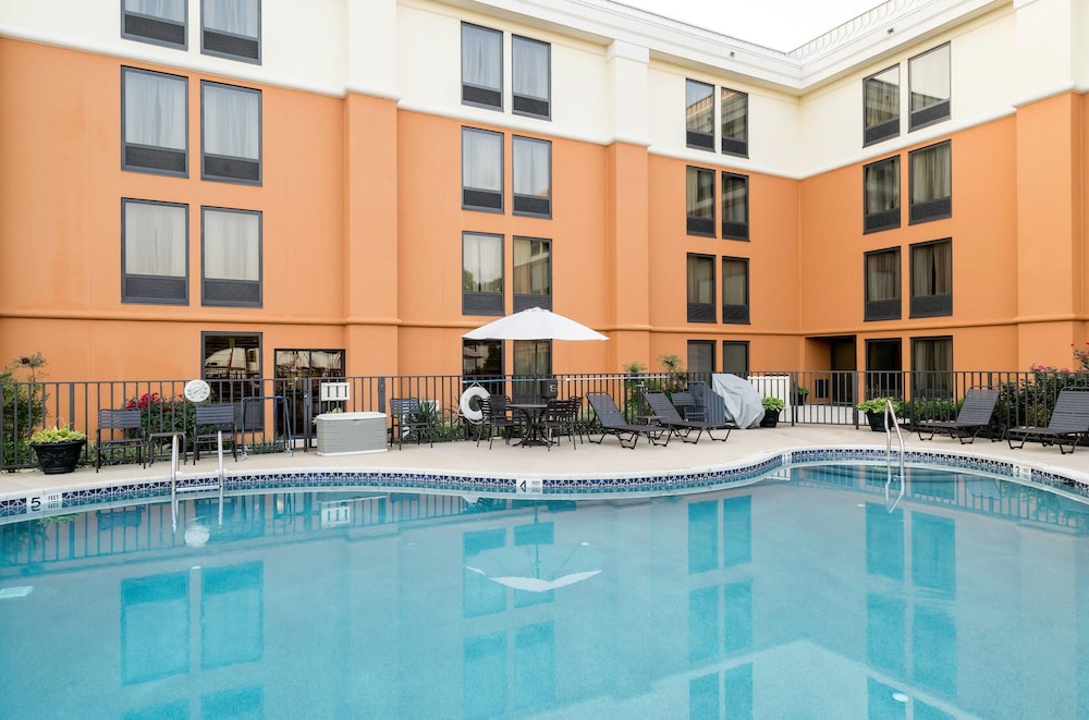 Comfort Inn Suites Newark Wilmington 34/65