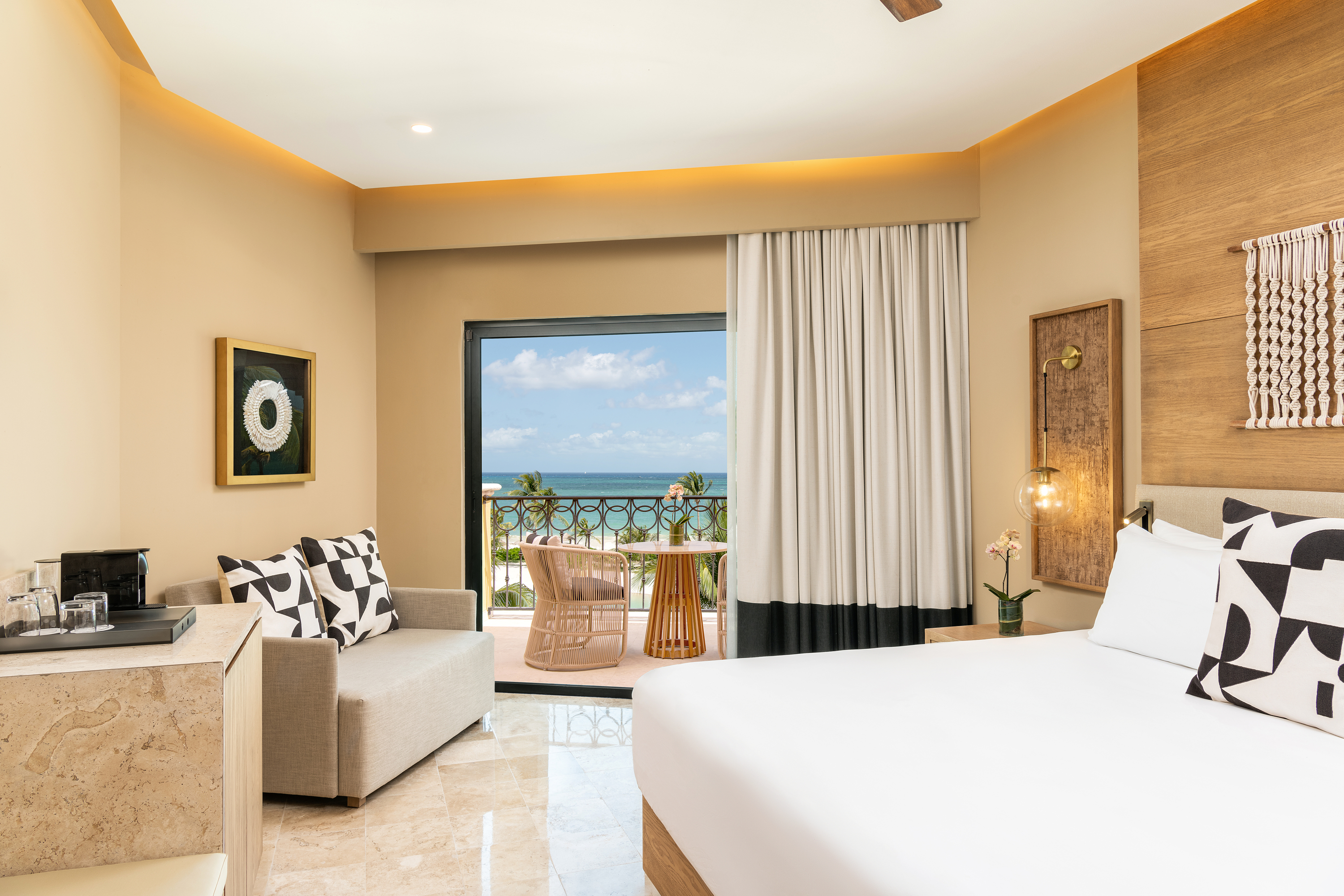 Junior Suite, King Bed, Ocean Front