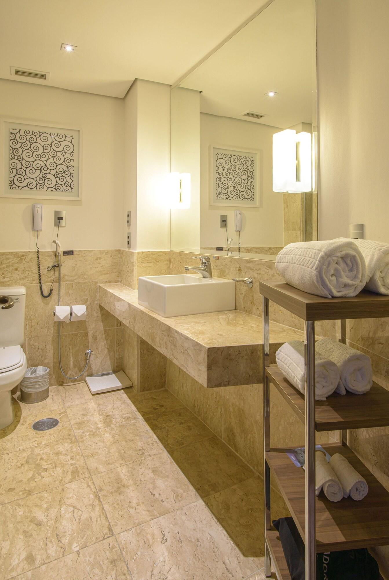 جناح ملكي، Radisson Hotel Alphaville 2/3