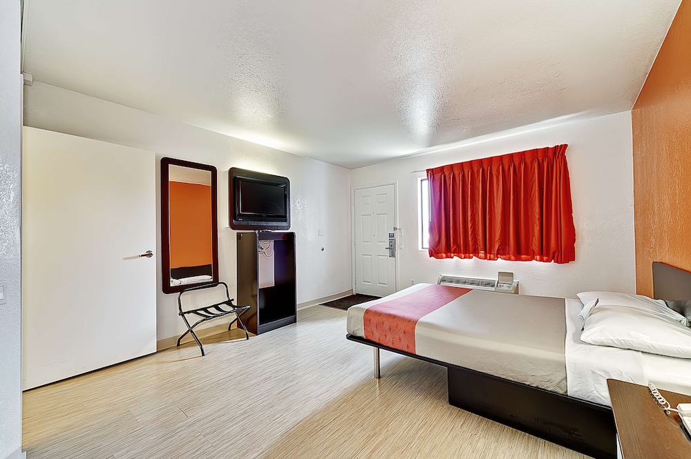 Motel6 Villa Park, IL - Chicago West 34/65