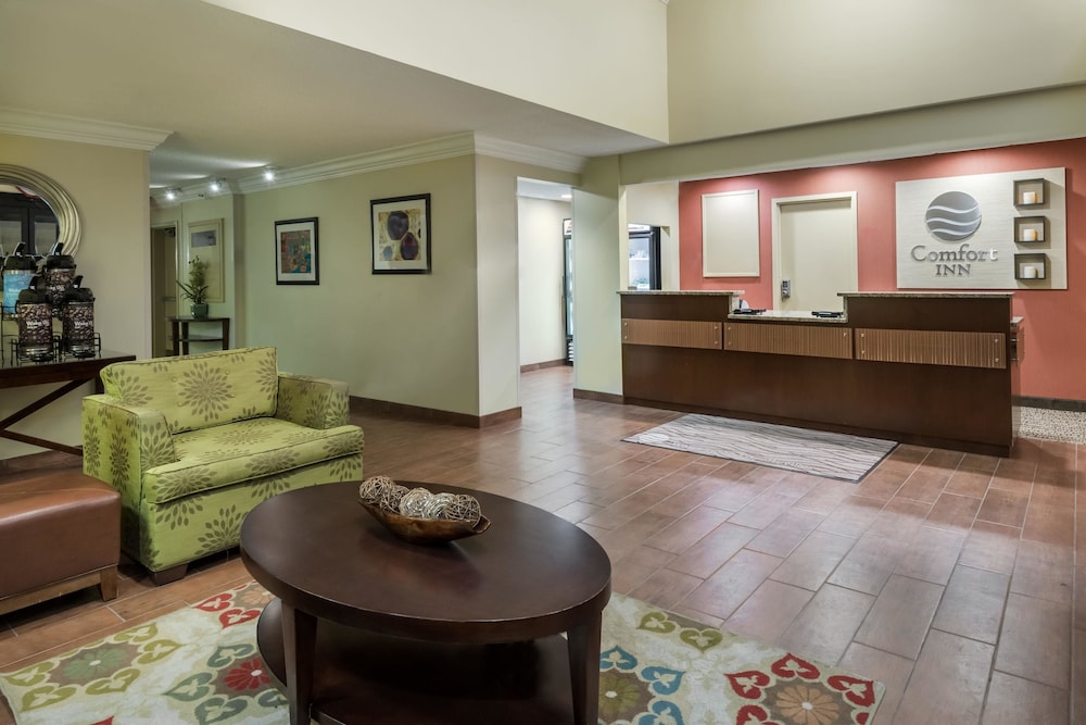 Comfort Inn Fayetteville near Fort Bragg 28/44