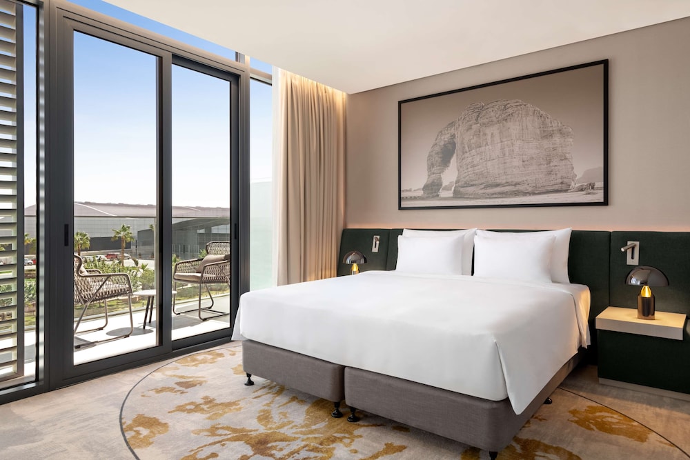 DELUXE, SUITE, LOUNGE ACCESS