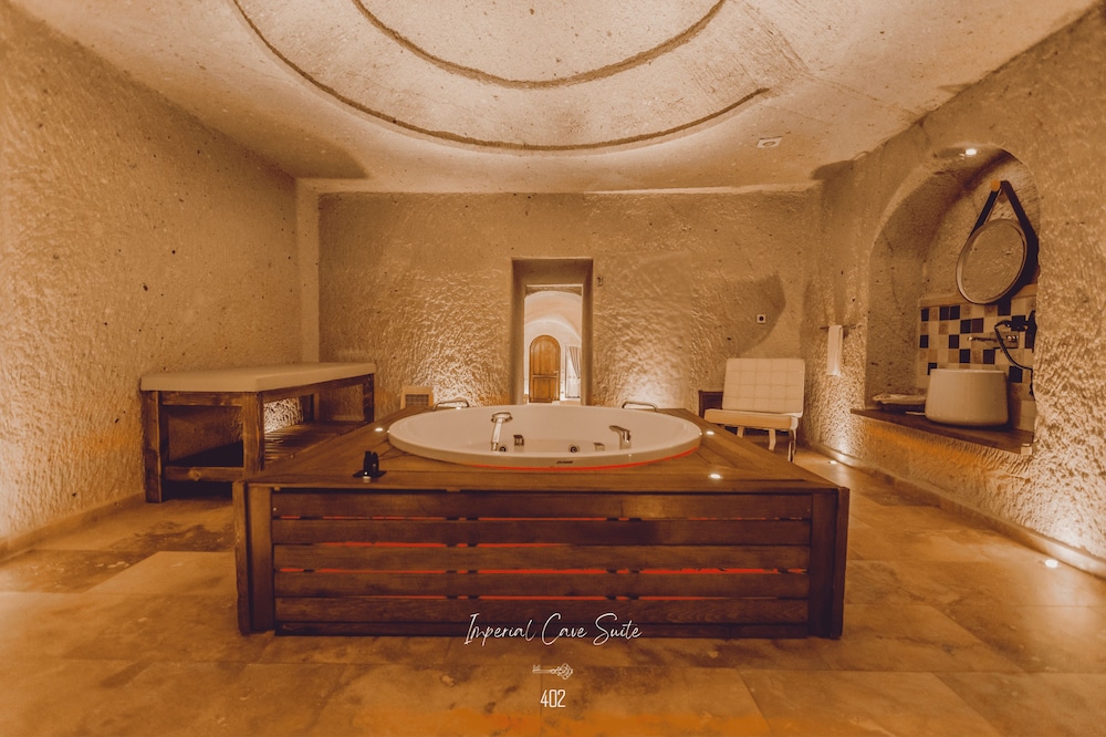 Nino Cave Suites 50/50