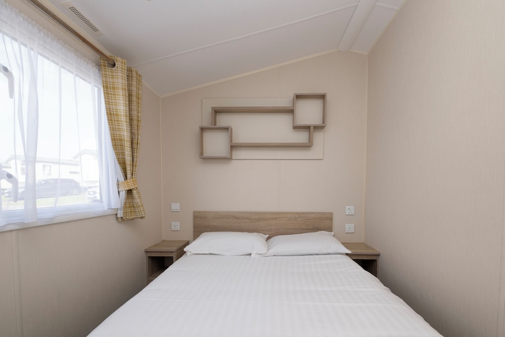 Sunrise, 4 Beds, Sofa