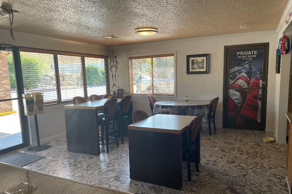 Hardy Village Inn 19/25
