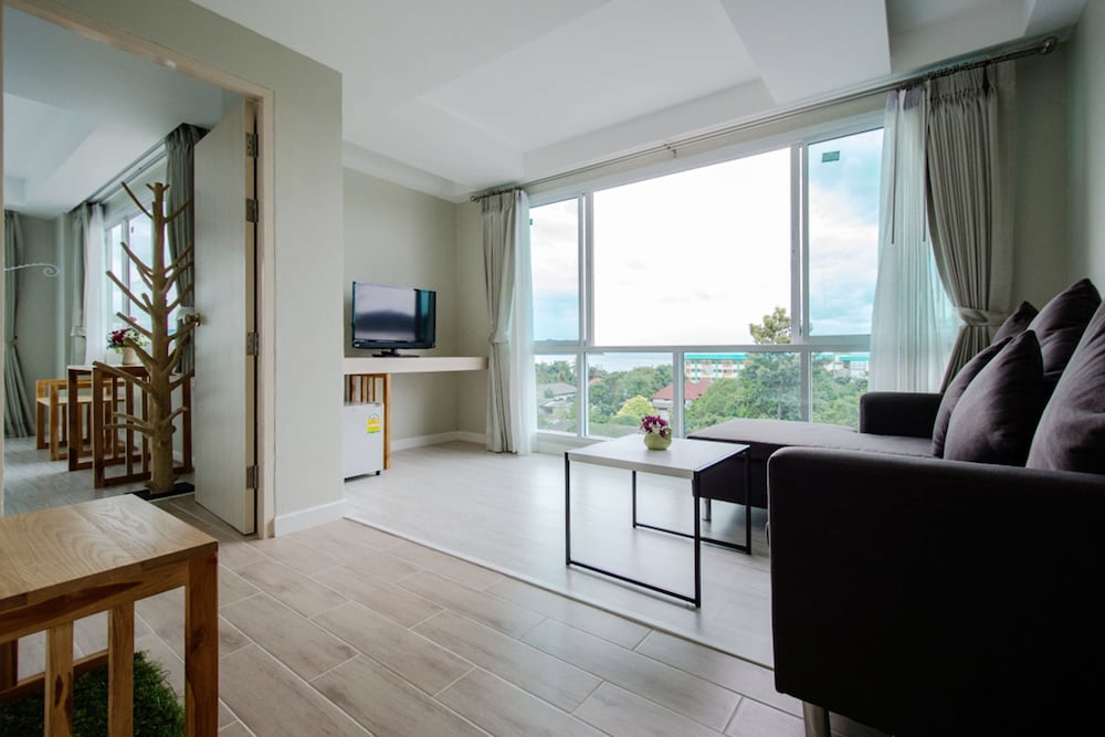 Prachuap Grand Hotel 23/43
