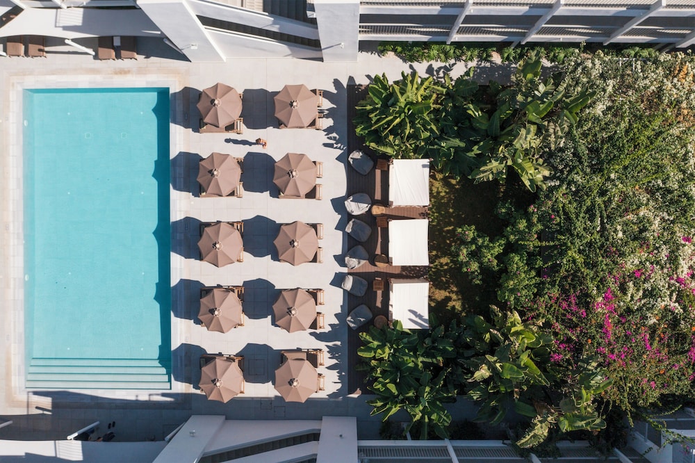 Nissi Park Hotel 11/70