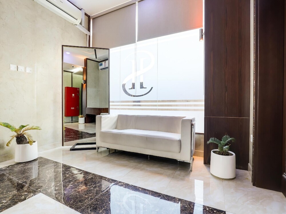 SH HOTEL 10/36