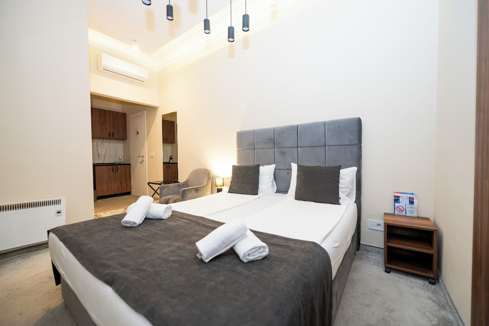 Kings Palace Suites 34/50