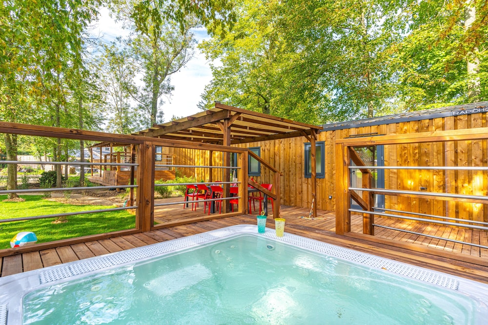Camping Club Le Parc De Paris - Caravan Park 20/50