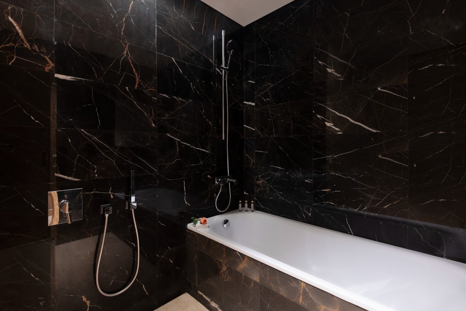 The Bentley Luxury Hotel and Suites Doha 58/60