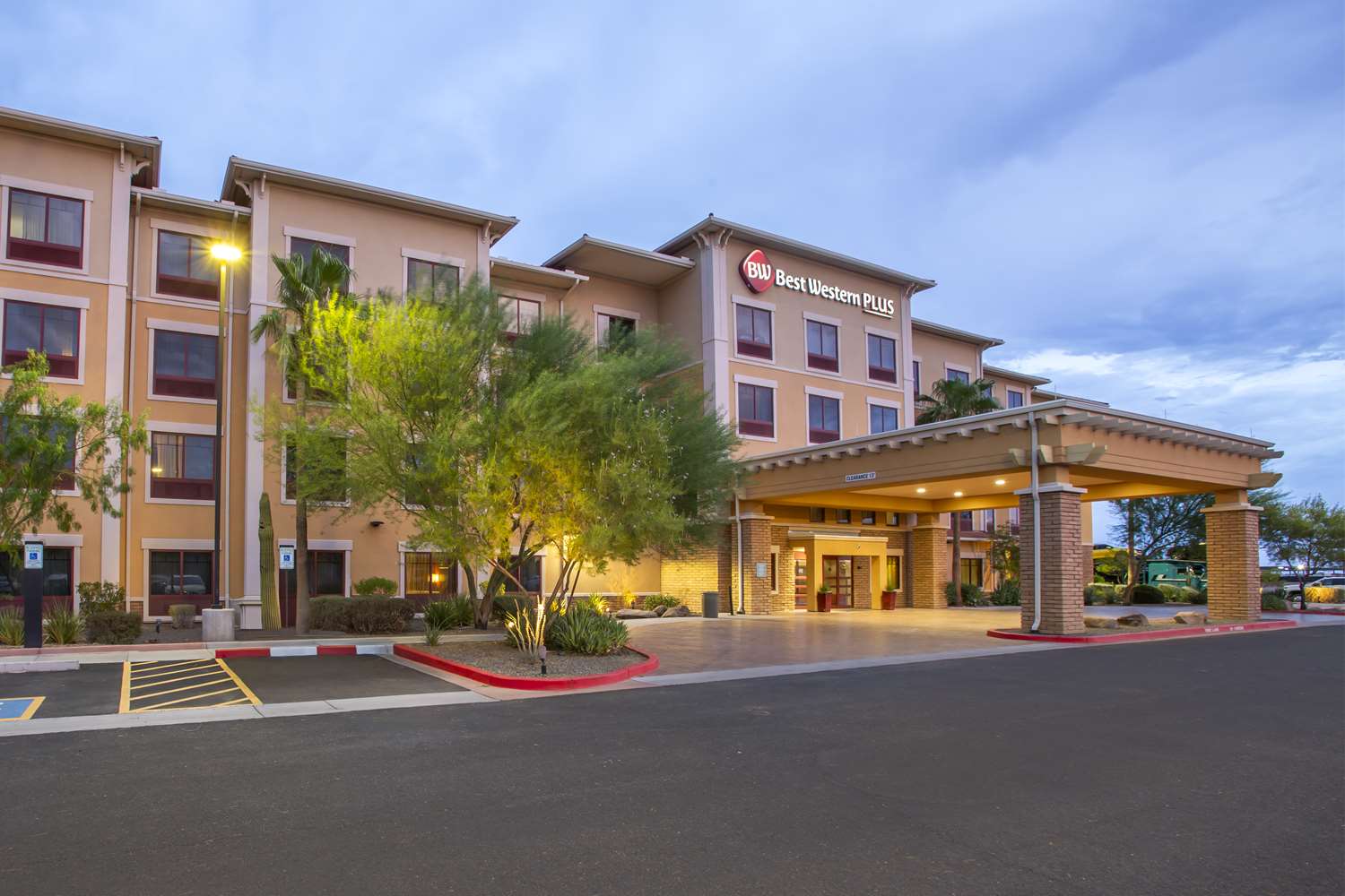 Best Western Plus Chandler Hotel & Suites 20/22