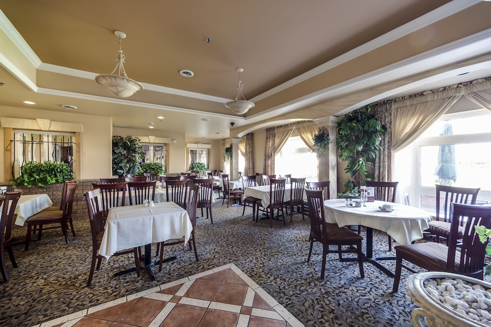 Monte Carlo Inn Brampton Suites 47/54